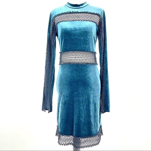 Romeo & Juliet Couture Velvet Dress - Picture 3 of 8